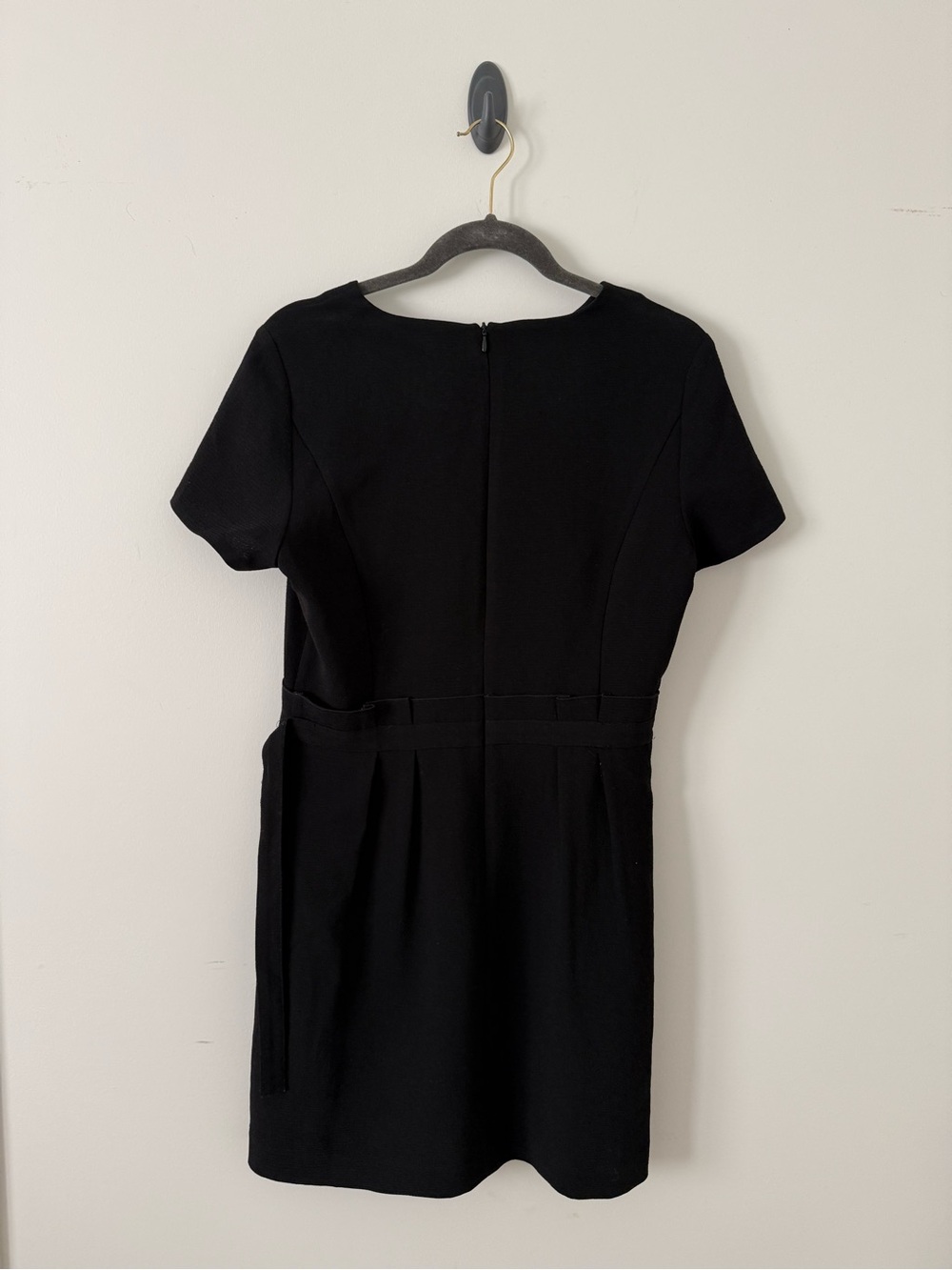 H&M Black Short-Sleeve Mini Shift Dress